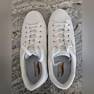 Womens Sketchers Archfit sneakers